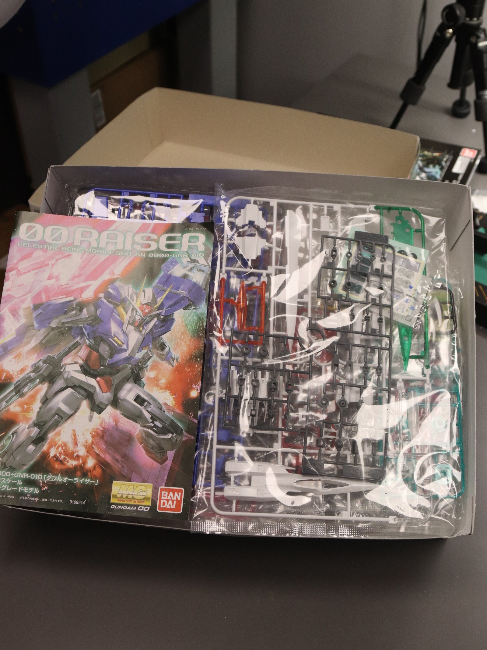 Bandai MG OO Raiser product image (2)