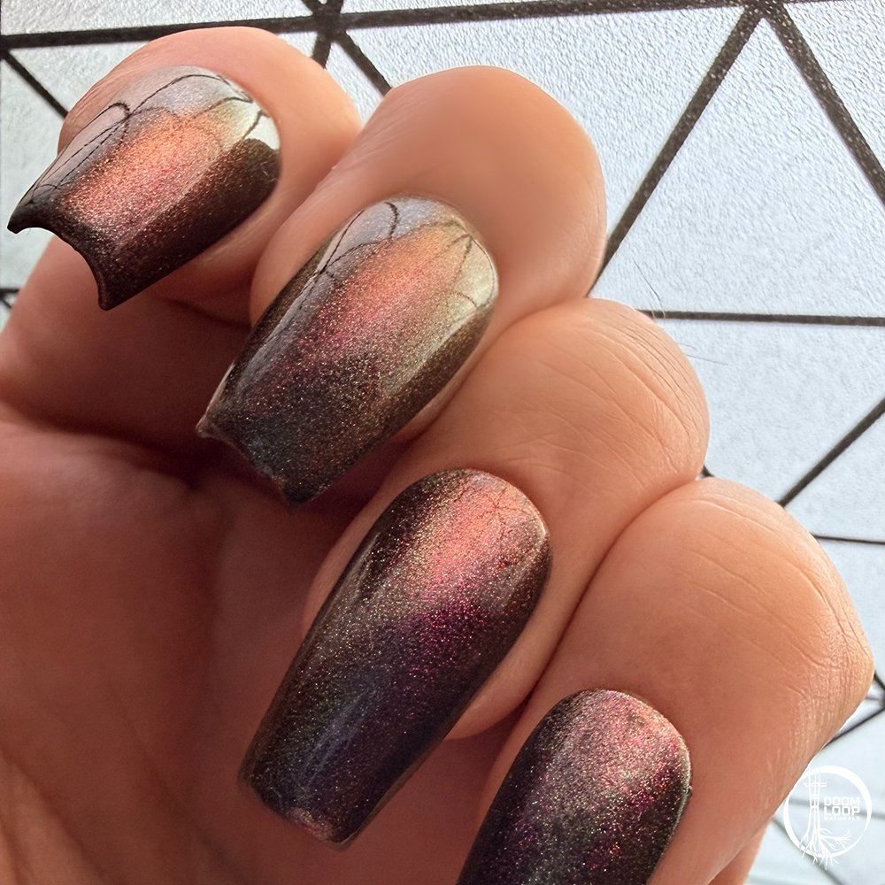 HEXEN THREAD - Violet Red Gold Multichrome Gold-Green Magnetic Nail Polish product image (7)