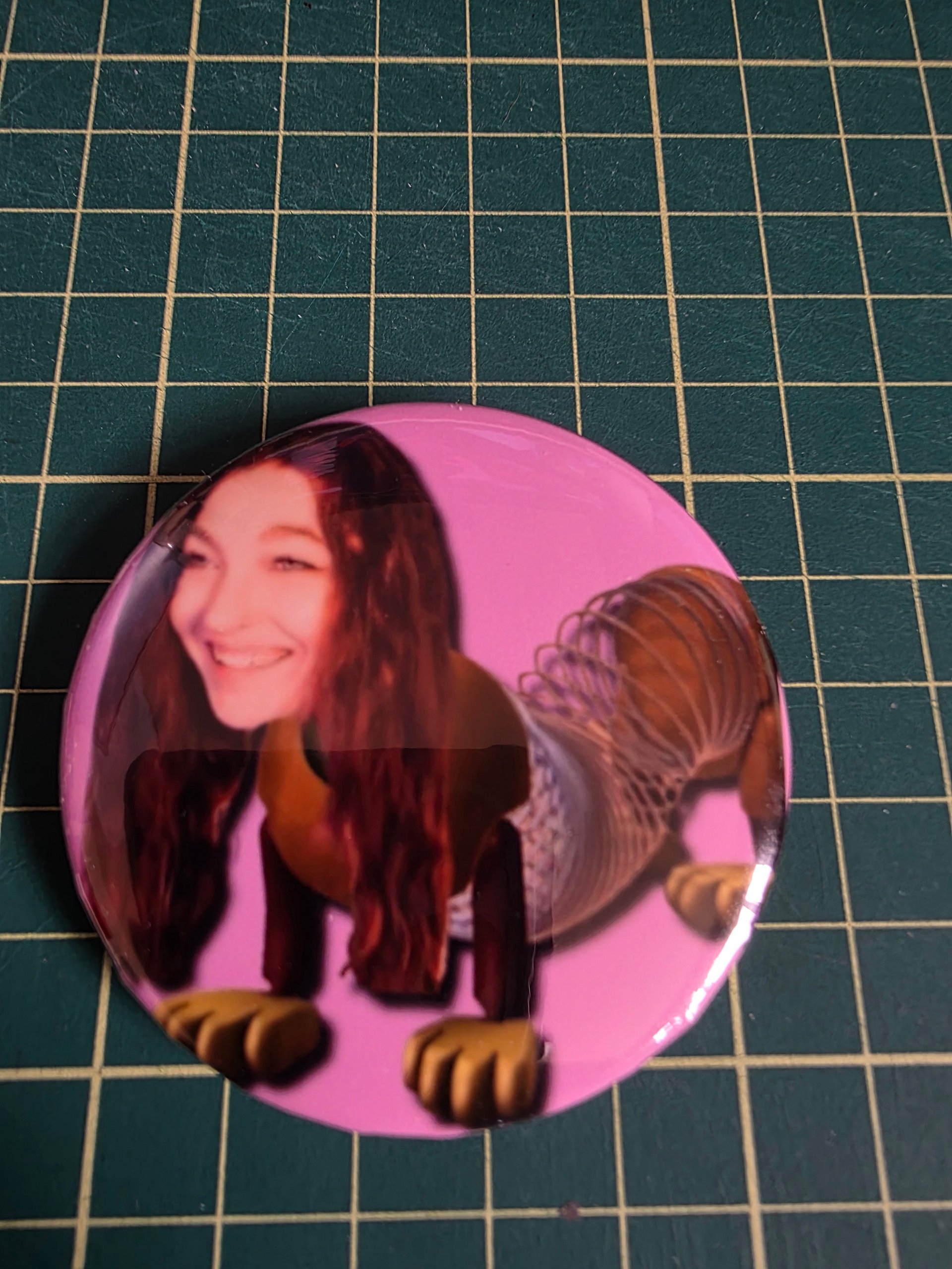 Slinky Lunar - Button product image (1)