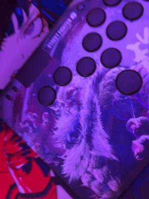 What’s in the box? 🤔 This thing is heat!! 🔥😈 #razer #akuma #kitsune #sf6 #evo #esports #fightpad #hitbox #specialedition #razerkitsune #unboxing #pc #gaming #gamer #fypage 