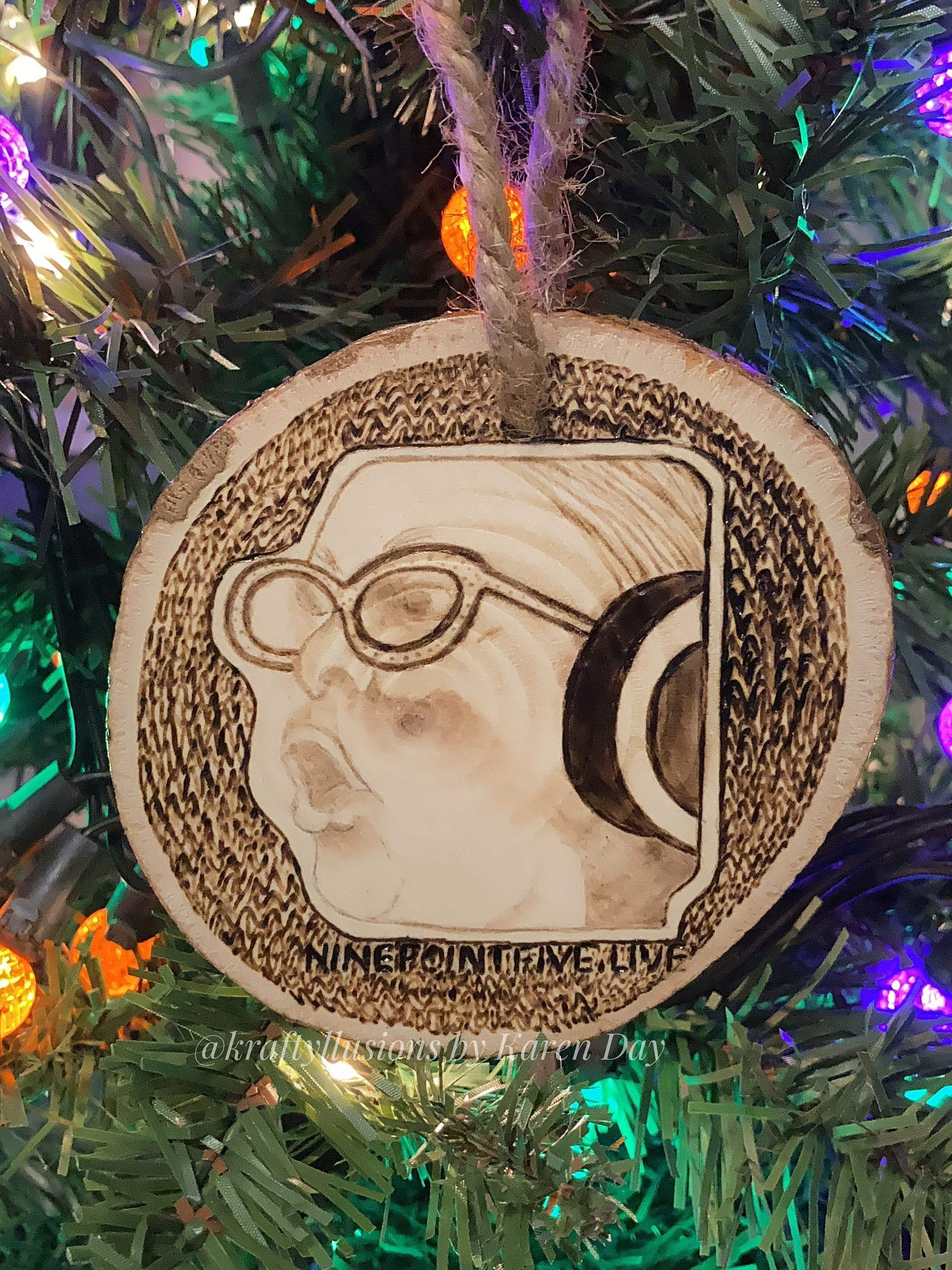 NinePointFives Starlight Auction Item 2023 - PogChamp Emote Ornament - GW product image (1)