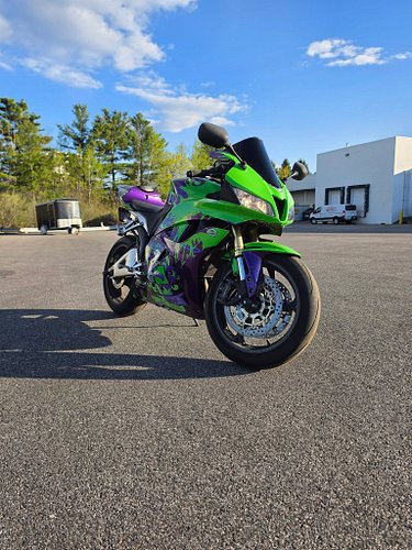 I made my dream a reality.

@officialmonsterfairings 

#motorcycle #monday #purple #green #hustle
