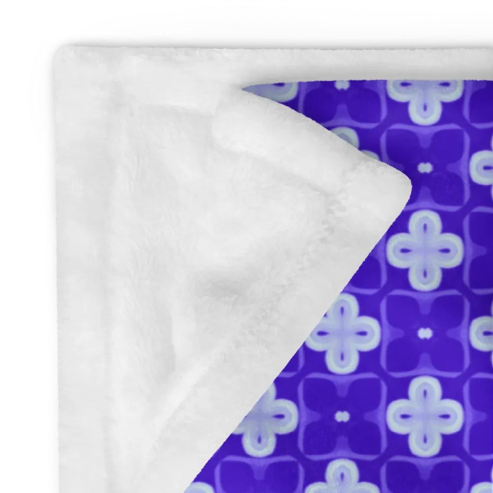 Purple & White Seamless Patterned Throw Blanket product image (12)