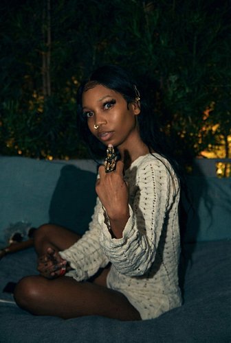 Discover your inner balance with The Uraeus ring from the LPS Collection. It's more than jewelry—it's a journey of light and ...