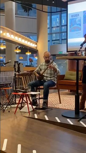 Setar, looping and some 808s.

Snippet from my last performance.

#homayoonkazemi #utrecht #muziek #tehran #setar