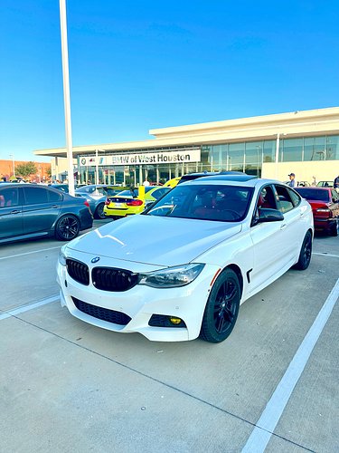 They brought the heat out at @coffeeandcars this past weekend @bmwofwesthouston 🥵 Recap reel on my YT channel 🎞️
.
.
.
#BMW #...