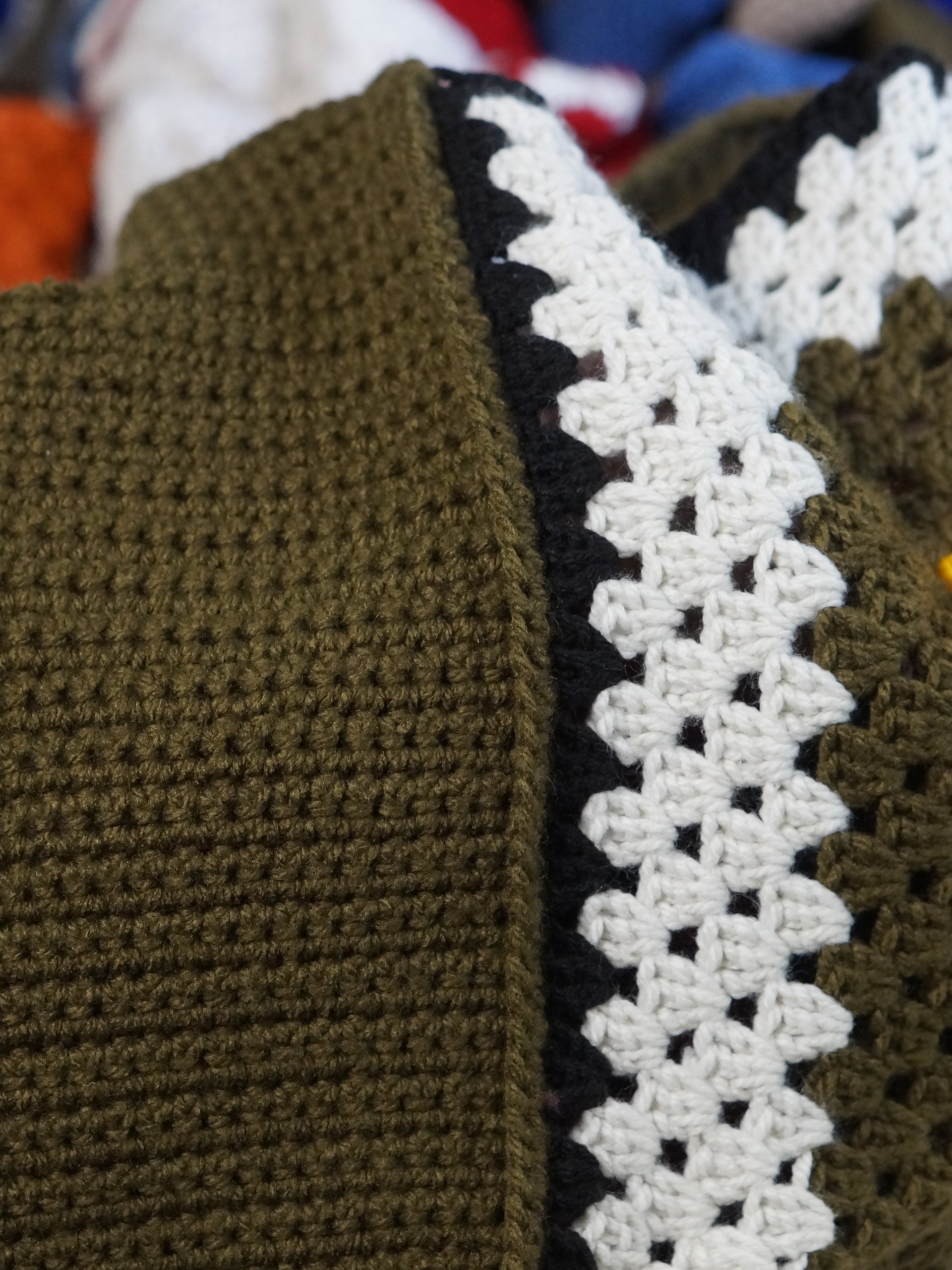 Granny square beanie crochet pdf pattern product image (4)