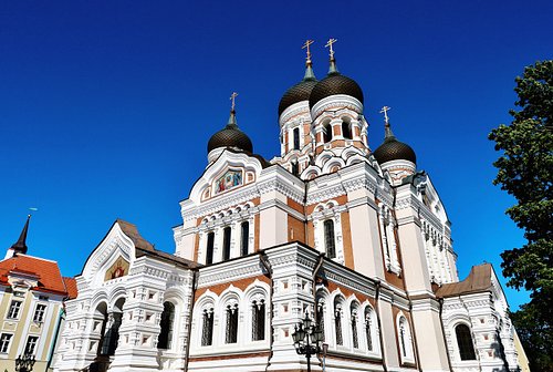From Viru Gate and the wonderfully colorful houses of the Old Town to walking the medieval walls and exploring the Bastion pa...