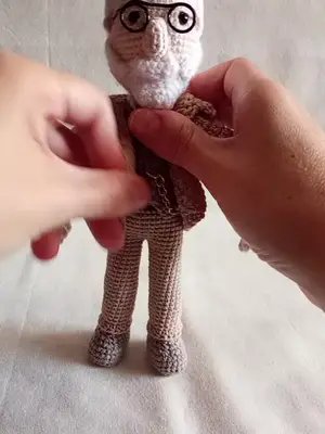 Sigmund Freud amigurumi #handmadegifts #sigmundfreud #amigurumipersonalizado