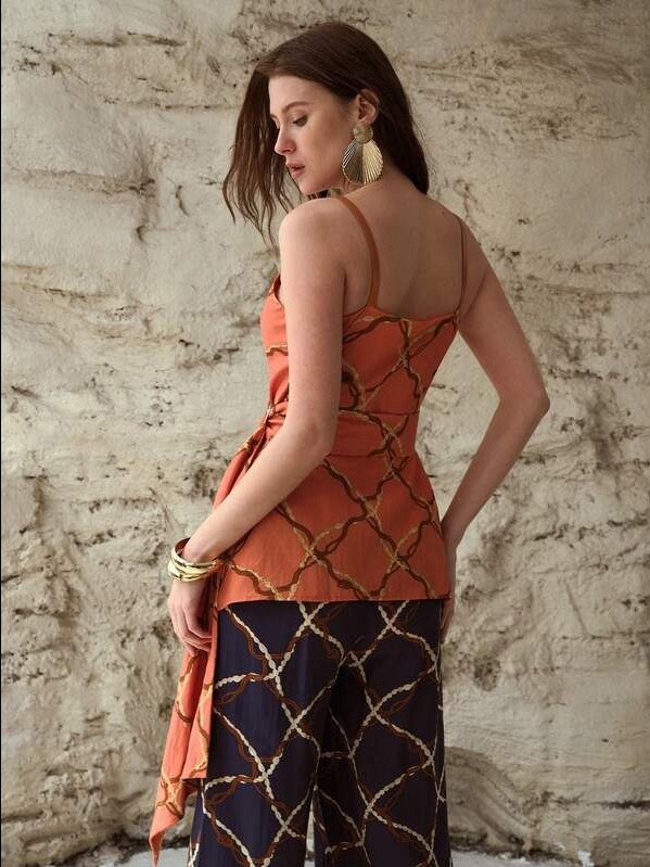 PREMIUM WOMEN'S V-NECK CINCHED WAIST ASYMMETRIC HEM LINEN PRINT CAMISOLE TOP, product image (4)