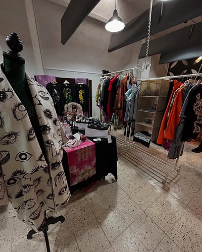 Our spot at @anjos.70 market! This was a great weekend! Good company, amazing vibes!

#fashion #akaiitoclothing #sustainablef...
