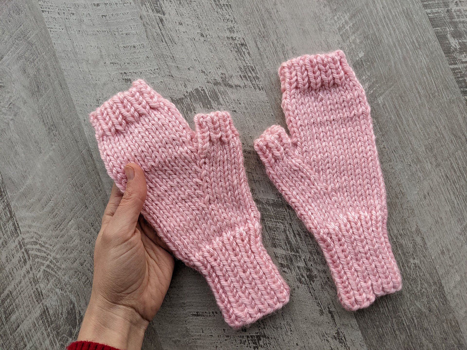 Chunky Knit Fingerless Gloves Pattern product image (6)
