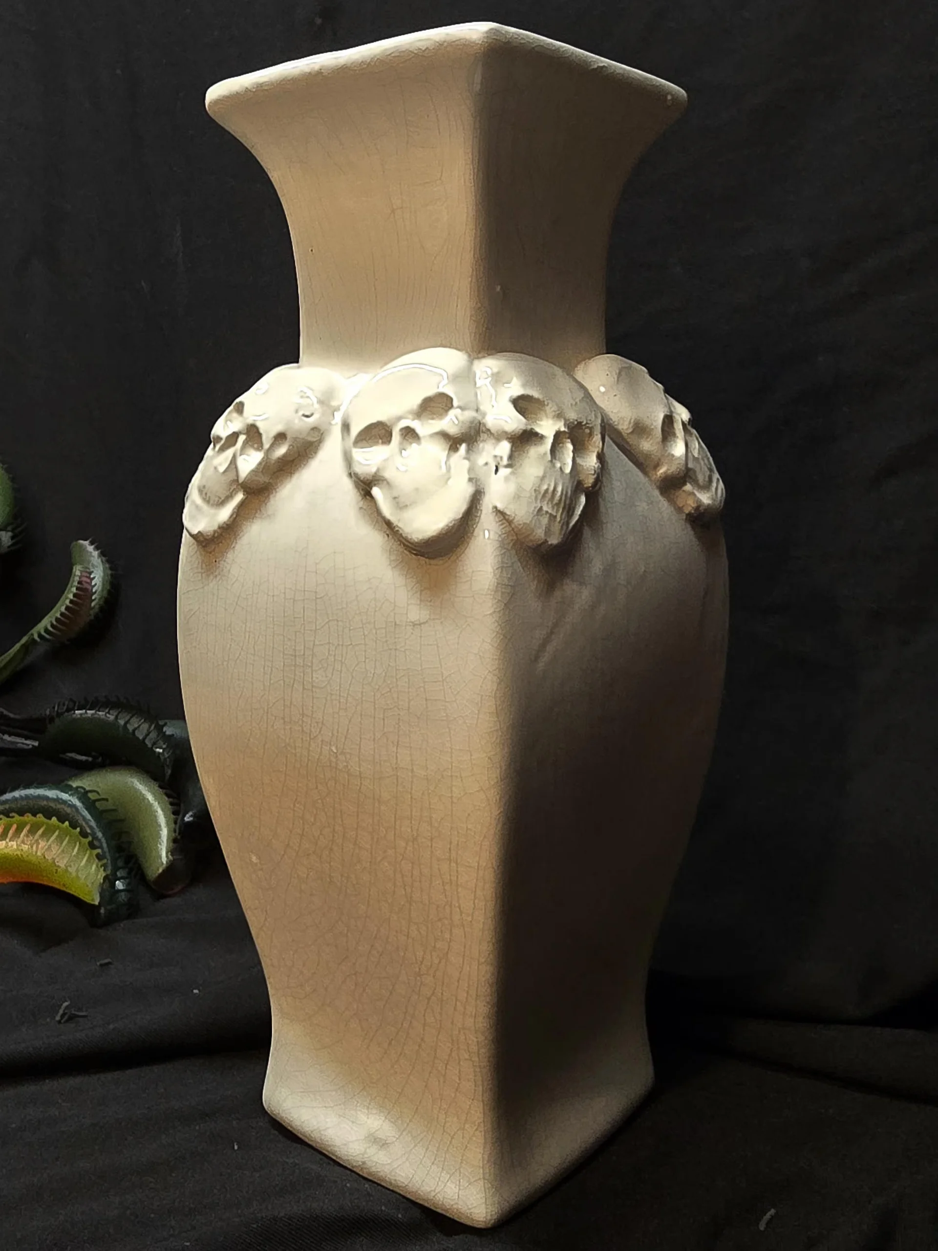 Creepy Skull Dry Vase product image (7)