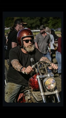 Dark and dusty, painted on the sky. Misty taste of moonshine, a teardrop in my eye...

 @loudmouf_devin  @bornfreeshow

​#Tex...