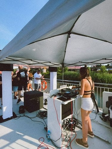 Dziękuje @bq__agency i calej ekipie za „gorący” balet <3 ! 

#dj #djane #djs #boatparty⛵️ #głogów