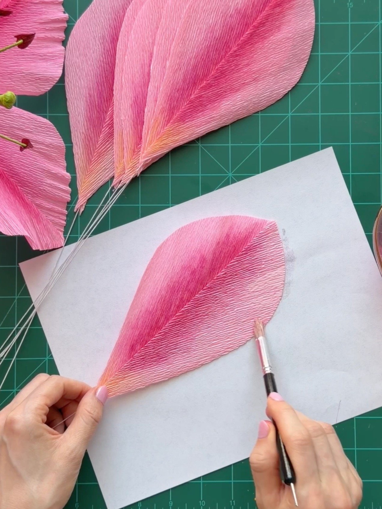 DIY Giant Crepe Paper Lily Flower: 3 sizes Templates from Video Tutorial + Materials Checklist product image (6)