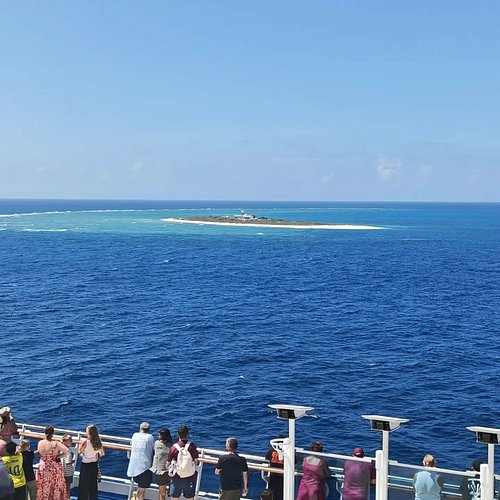 Day 5 of the cruise, island, drink, sushi and pizza. Not much else goin on 😂