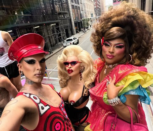 HAPPY NYC PRIDE!!!! THANK YOU @maccosmetics FOR HAVING ME!!! FROM BROWNSVILLE, TX TO NEW YORK, NUEVA YORK BABY!!! WE DID IT L...