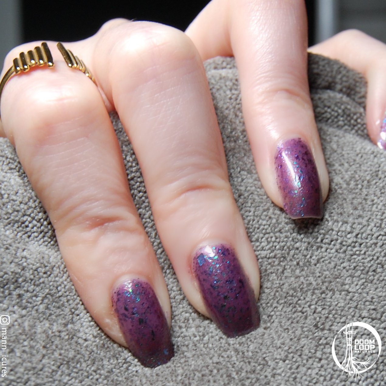 COUCH FKR - Dark Plum to Pink Thermal Green Flake Nail Polish product image (6)