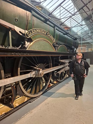 Yesterday, we ended up at @steammuseum in Swindon, and it was amazing!

We were able to go down underneath a train, board tra...