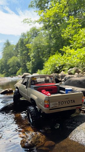 Toyota Xtra Cab water crossing. Love driving this one. 

@axialadventure @rc4wd @prolineracing @hobbywing 

#axial #rc4wd #ho...