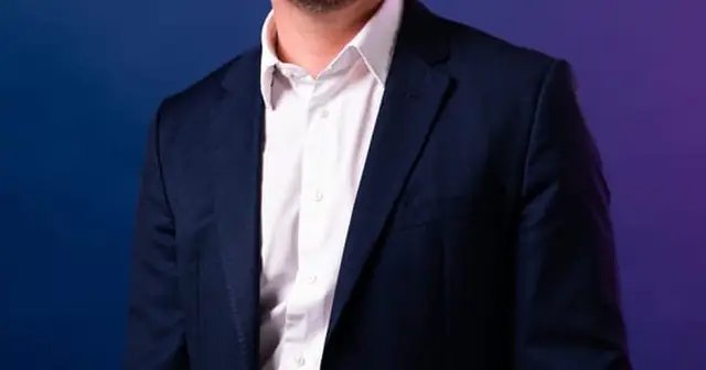 Le blocage du recrutement IT vient de la fragmentation du marché, pas d'une pénurie. Les experts fuient les ESN pour le freelancing et les PME. L'enjeu est de savoir agréger cet écosystème dispersé. http://dlvr.it/TTPb6C