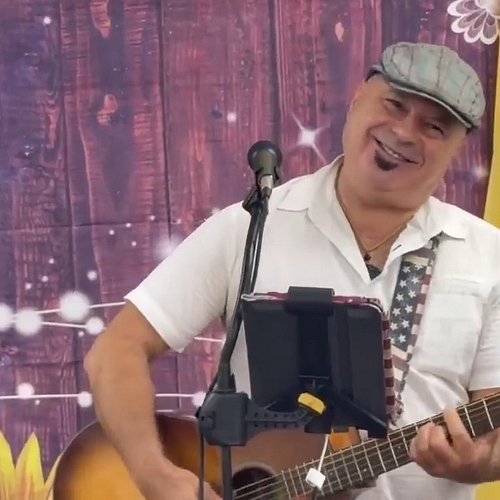 Performing The @everlybrothersofficial's classic song for a group of seniors. This is a favorite with people who grew up with...