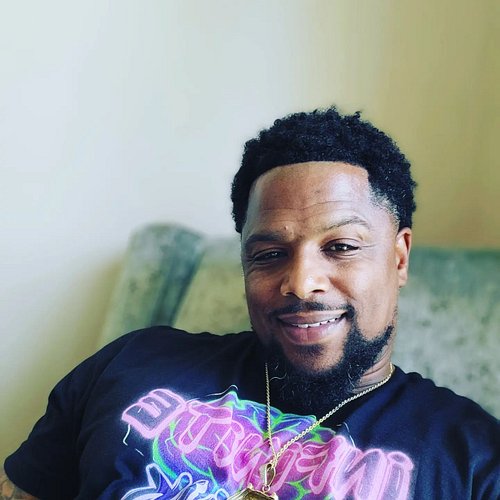 Yoooooo we on Vacation rocking one of the Lojik Graffiti Collection Tees. I'm floored by the new premium store over on Fourth...