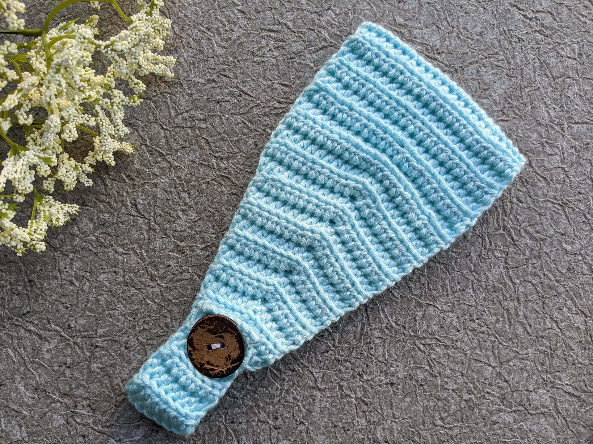 Crochet Headband with a Button Closure Pattern product image (8)