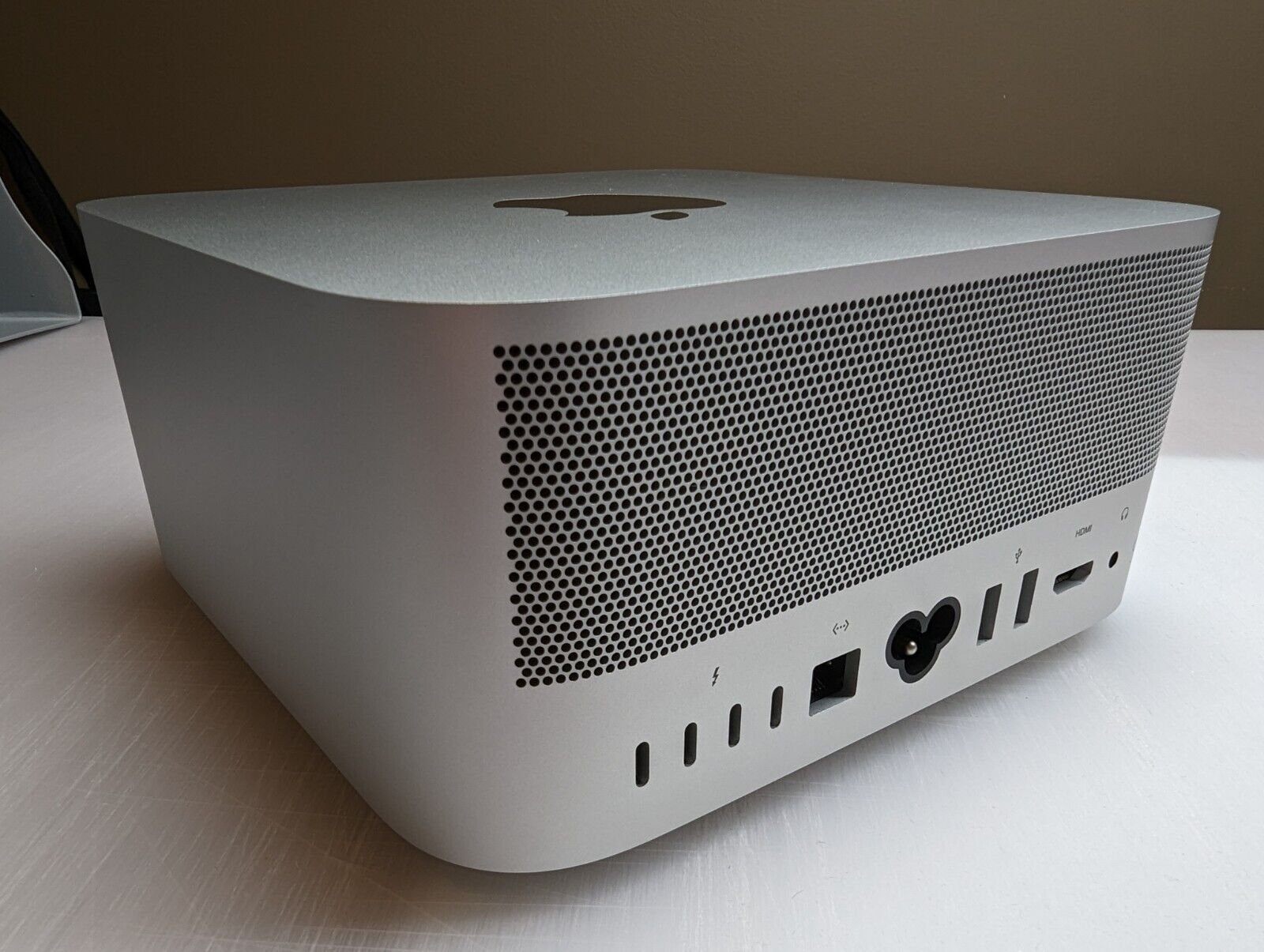 M1 ULTRA MAC STUDIO - 64GB / 1TB product image (6)