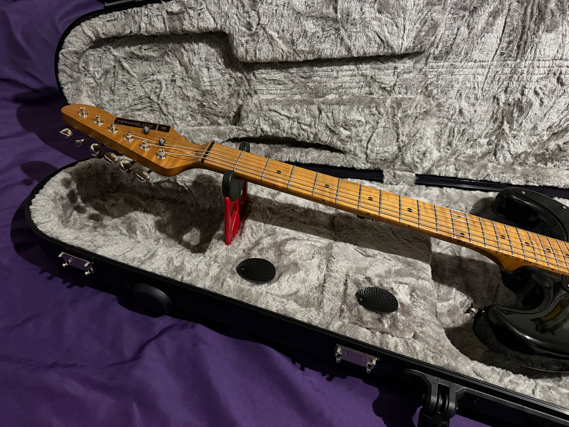 GD Guitars Super S – Black to Silver Foil Burst | HSH-86 GD Pickups Set | Roasted Flame Maple Neck | Roadrunner Case product image (9)