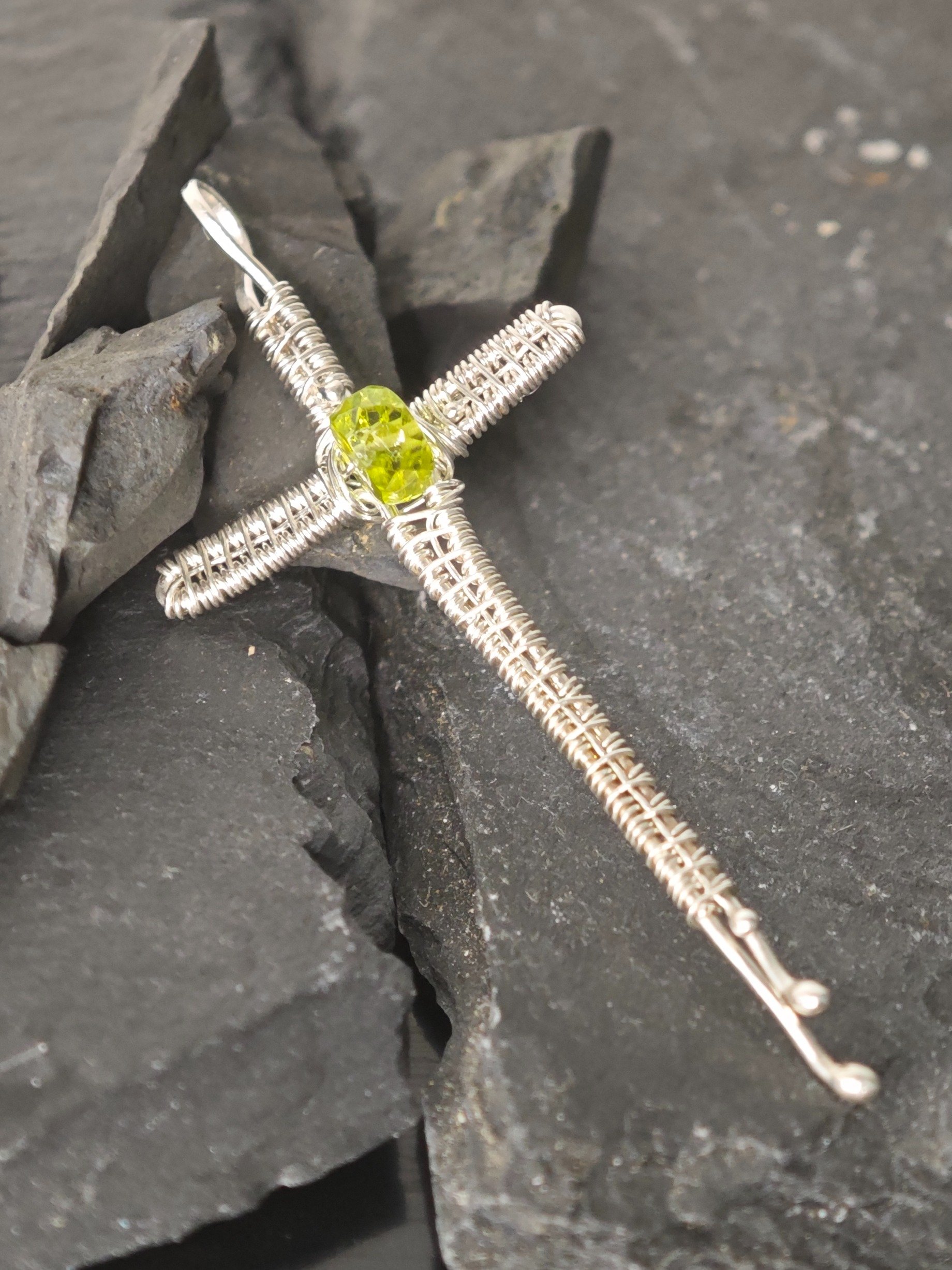 Weaved peridot cross product image (5)