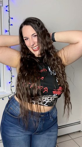 Which are you picking, crop tops or t shirts? 👀❤️

Personally I love both, just have to style them right tbh!! :) 

tops from...