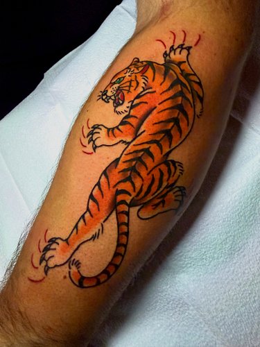 🐅Another classic added to the books. American traditional never goes out of style. 
If you’ve been thinking about getting tat...