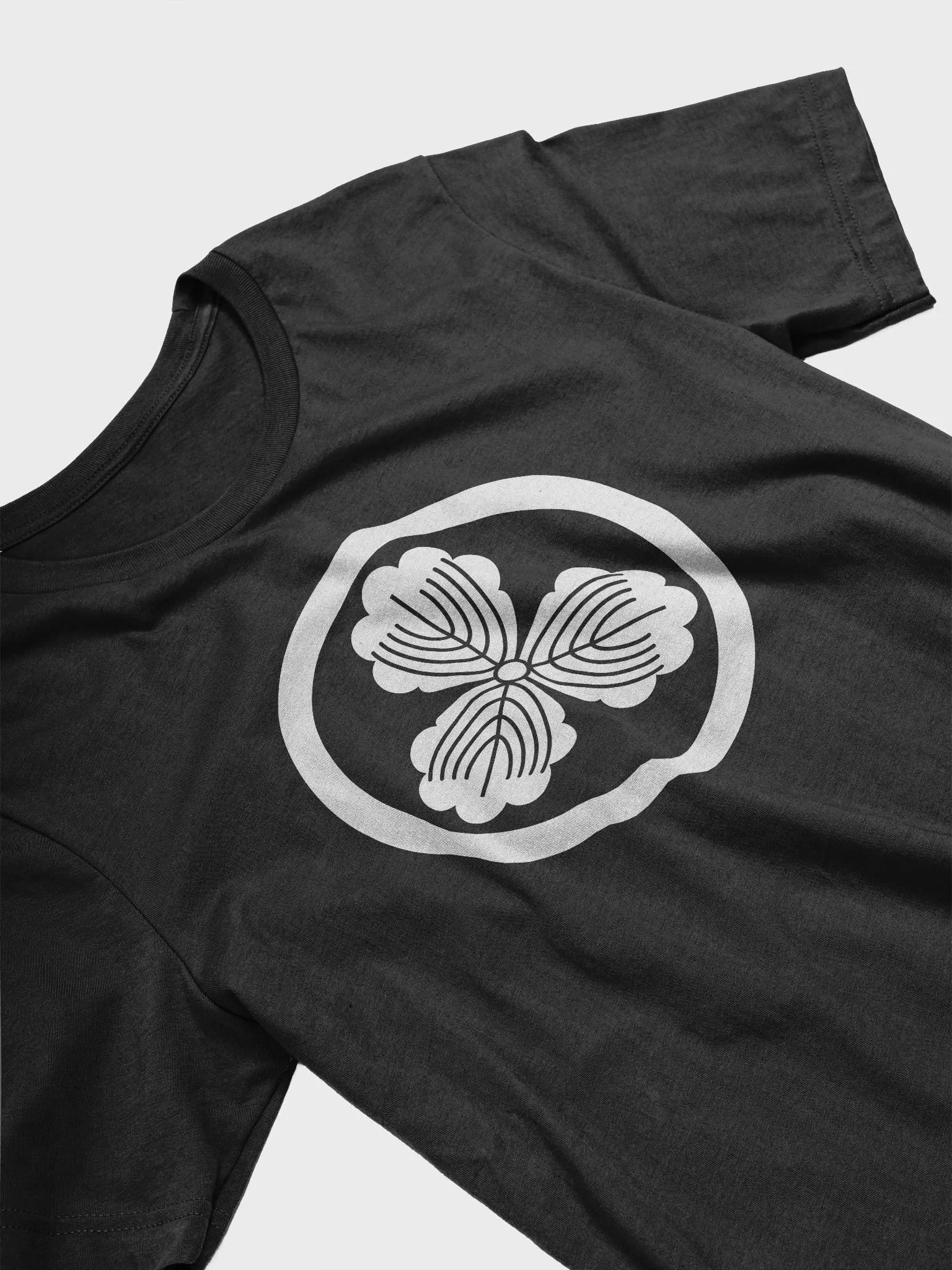 Makino Clan Mon Premium Soft Tee product image (1)