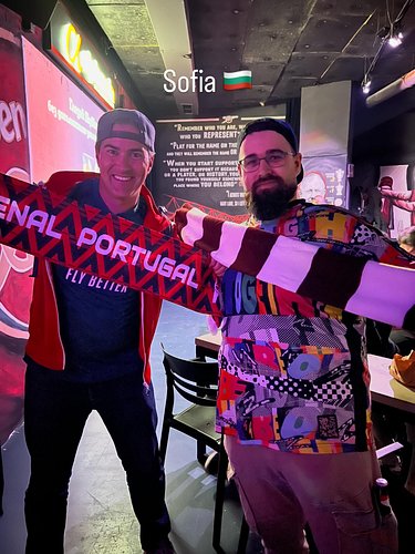 When @arsenal.portugal meets @arsenalbulgaria good things happen. #wakawaka
.
.
.
 @arsenal #livingabroad #travelbulgaria #ex...