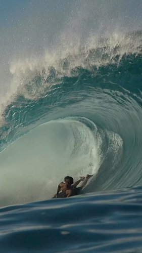 @babinooo_ on the charge during the recent run of swell at #teahupoo 💥 Footage by the legend that is @vgbnd.media 👌

#Bodyboa...