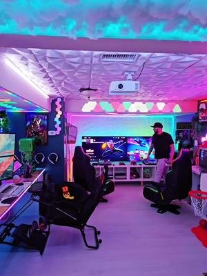 A vida é curta, para ser pequena 😉 aproveite seu tempo, viva do seu jeito, de valor ao que você tem✅️ . . . . #setup #gamer #gaming #videogames #gameroom #gameroomsetup #gamingroom #pcgamer #rgblights 