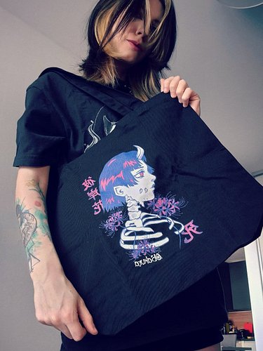 Maybe you like bags to complete your outfit with 👀🖤

Link in bio🌸

#alternativefashion #indiebrand #grunge #graphicdesign #alt