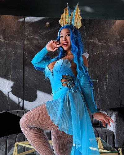 Always invite the cosplay girls to a themed birthday party - they won’t disappoint 🩵

#cosplay #cosplayers #vapreon #vapreonc...