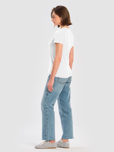 Photo showing Gildan Women's Basic Softstyle T-Shirt 