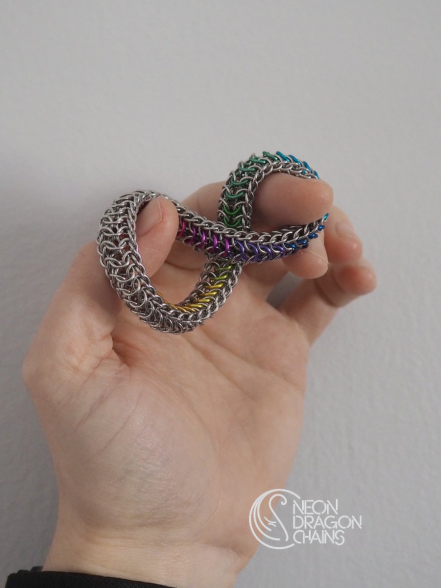 Mobius Fidget Toy / Rainbow Chrome product image (5)