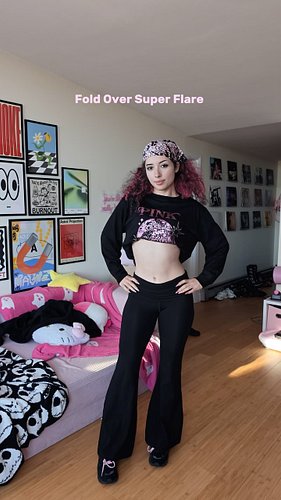 #PINKPartner #gifted The OG has always been that girl, but @vspink brought extra drama with the Foldover Super Flare Legging 🩷