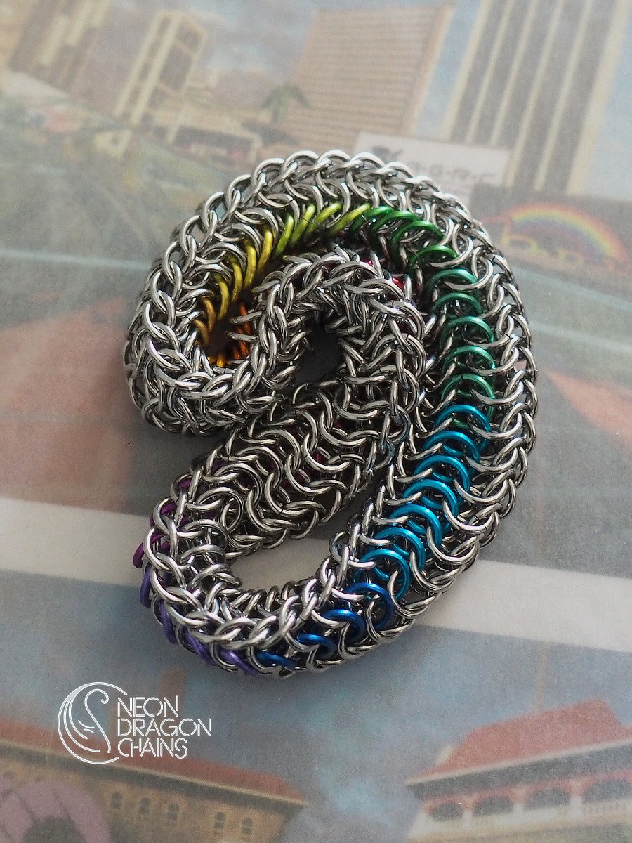 Mobius Fidget Toy / Rainbow Chrome product image (3)