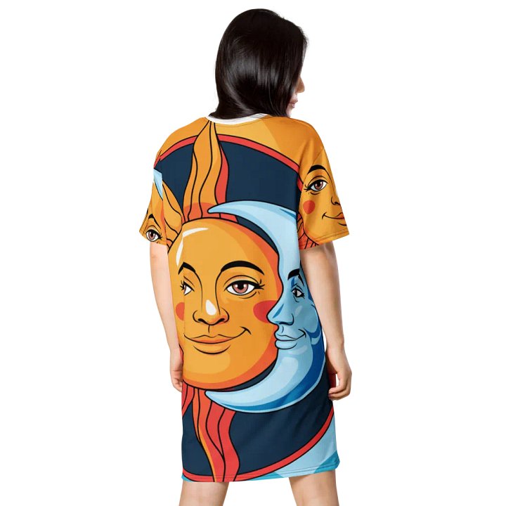 Graphic T-shirt product image (2)