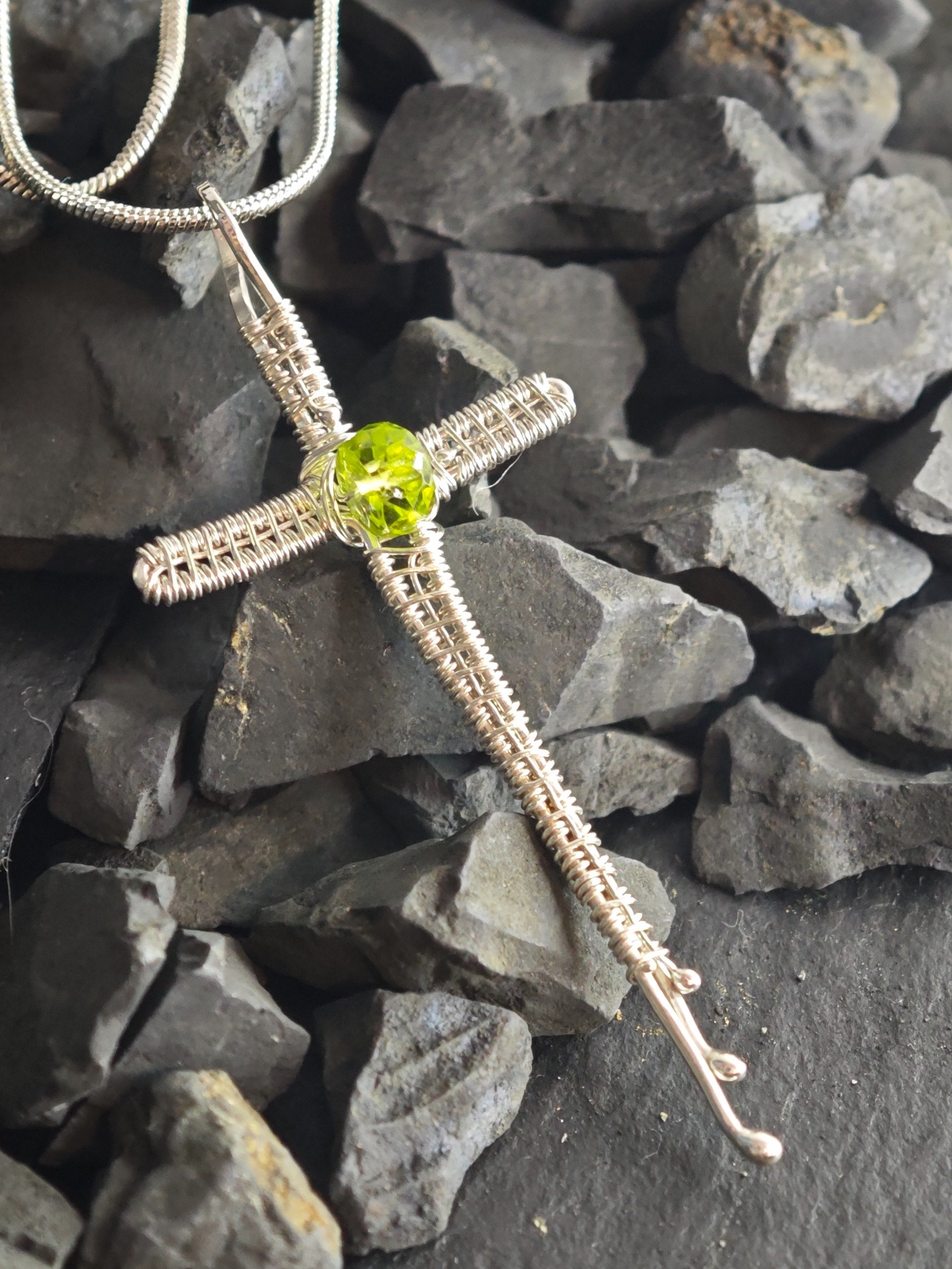 Weaved peridot cross product image (4)