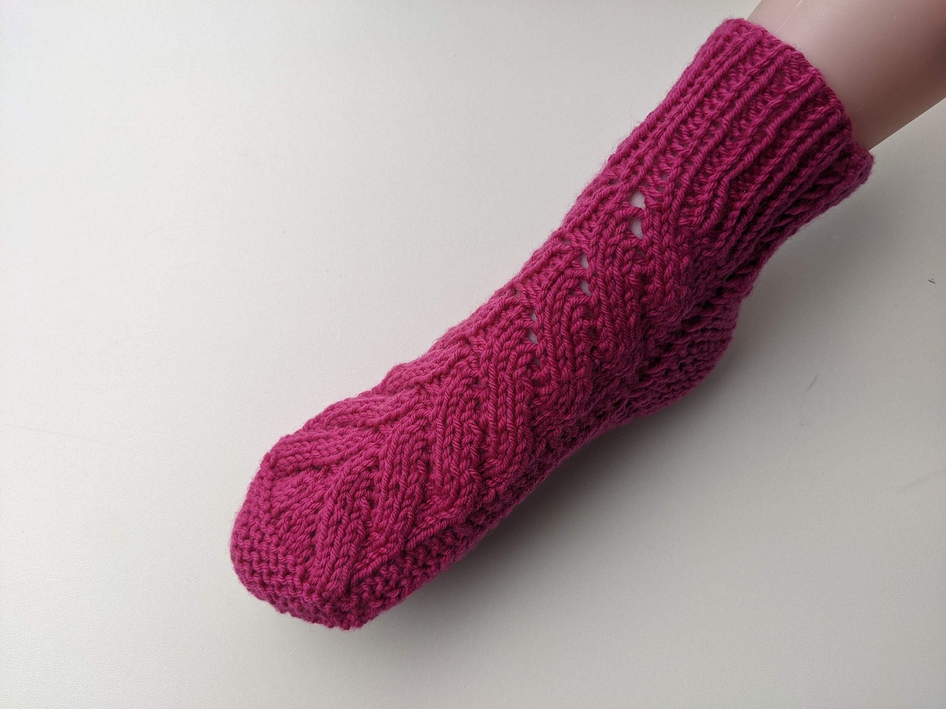 Two Needles Seamless Lace Knit Socks Pattern product image (4)