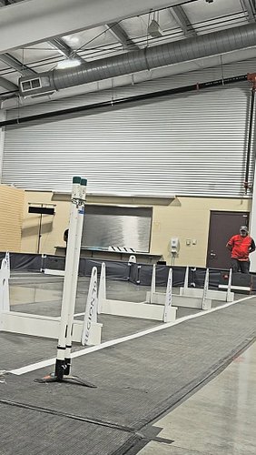 When height dogs decide to live life on the EDGE ☠️🤘🏼
 
#Flyball #northamericanflyballassociation #launchflyball #lifeontheedge