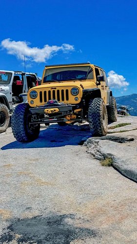 STLRJK’s @currieenterprises and @rockjock4x4 built JKU on 40’s and tons 🤘🏻

#jeep #offroad #4x4