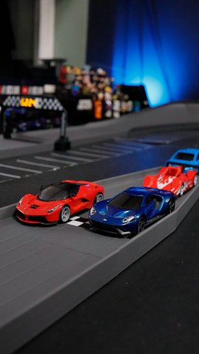 A classic manufacturer battle!

#ford #ferrari #hotwheels #race #hotwheelstrack